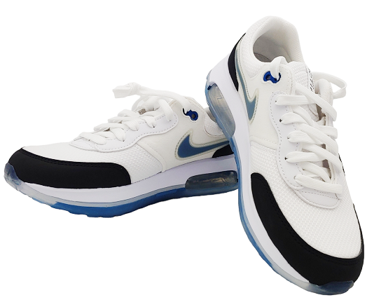 Białe młodzieżowe sneakersy Nike Air Max Motif FB8031-100 r. 36,5 bok z przezroczystą podeszwą