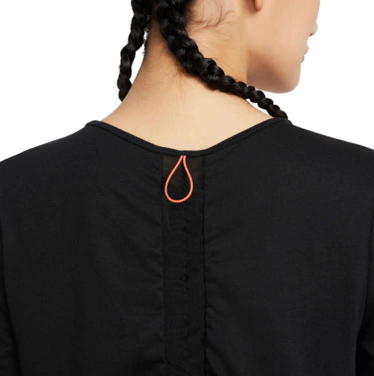 Czarna damska koszulka Nike Run Division DD5176-010 M detal marszczonego paska