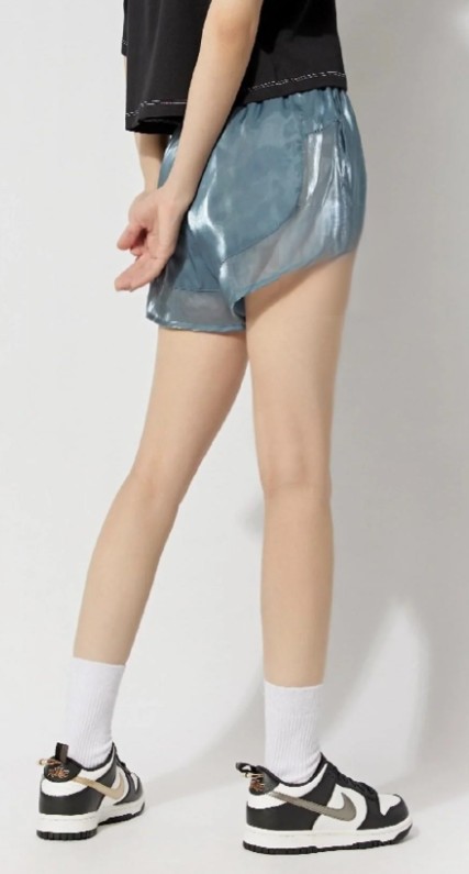 Niebieskie spodenki damskie Nike DJ1062-031 XS bok z transparentnymi panelami