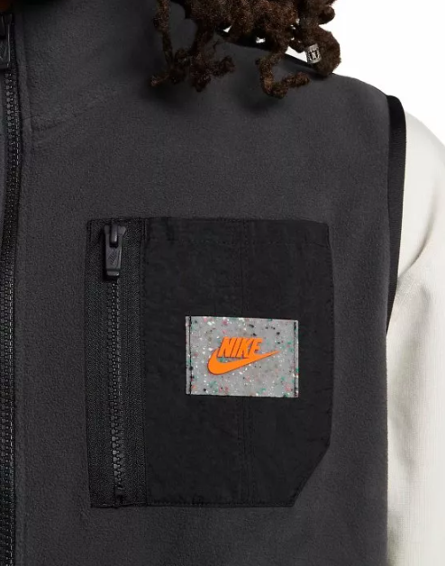 Szara kamizelka męska Nike Therma-FIT Utility Fleece DQ5105-070 XS tył z czarną wstawką