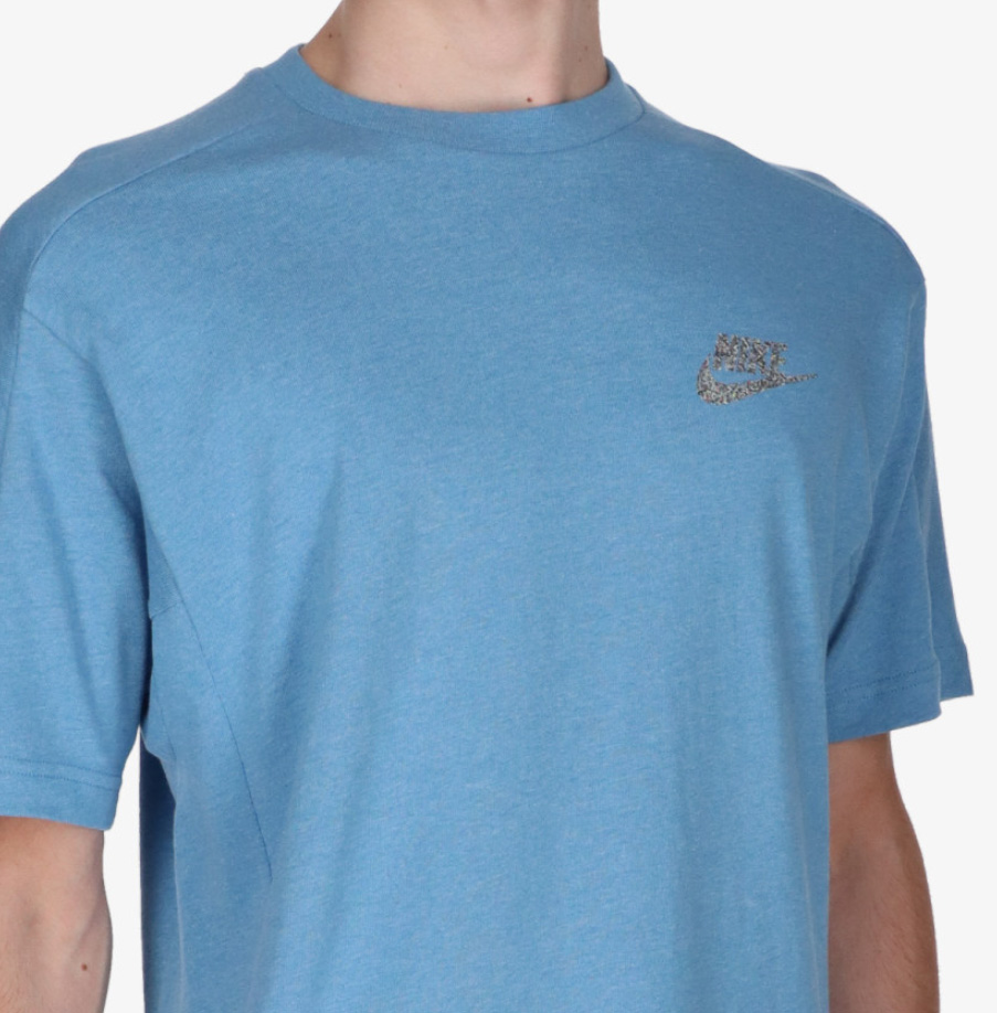 Niebieski męski T-shirt Nike NSW Premium Essentials DQ4320441 S detal logo i taśmy Grind