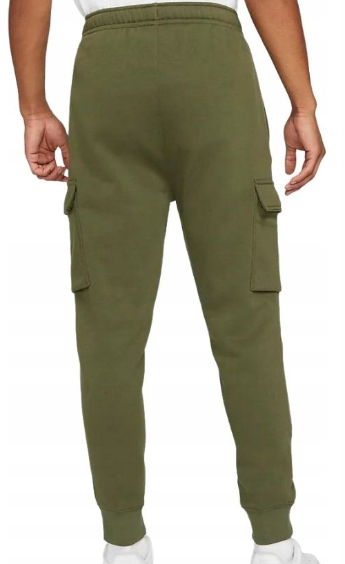 Boczny widok zielono-khaki męskich spodni Nike Sportswear Club Fleece CD3129-326 M ze ściągaczami