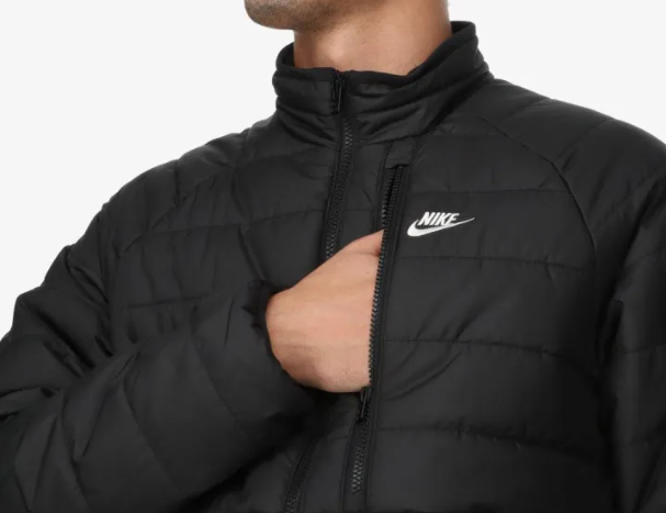 Czarna kurtka męska Nike Legacy Puffer Therma-FIT DQ4929-011 S bok z kieszenią na zamek