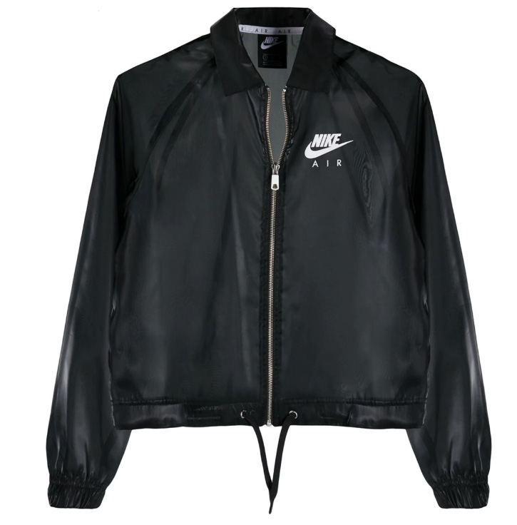 Boczny widok czarnej damskiej półprzeźroczystej kurtki Nike W NK AIR COACH JKT CU5544-010 XS z elastycznymi mankietami