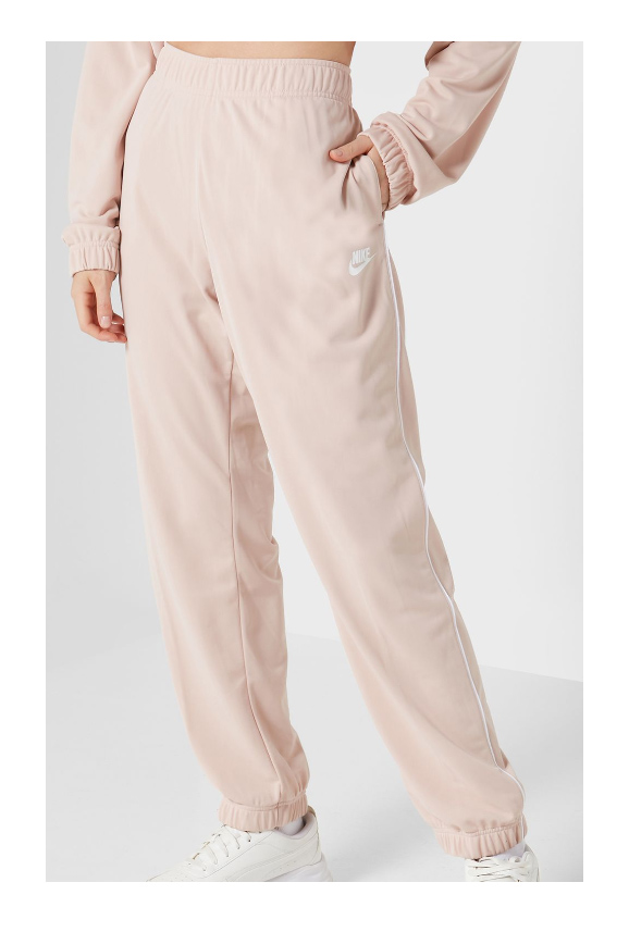 Różowy dres Nike – spodnie ze ściągaczami