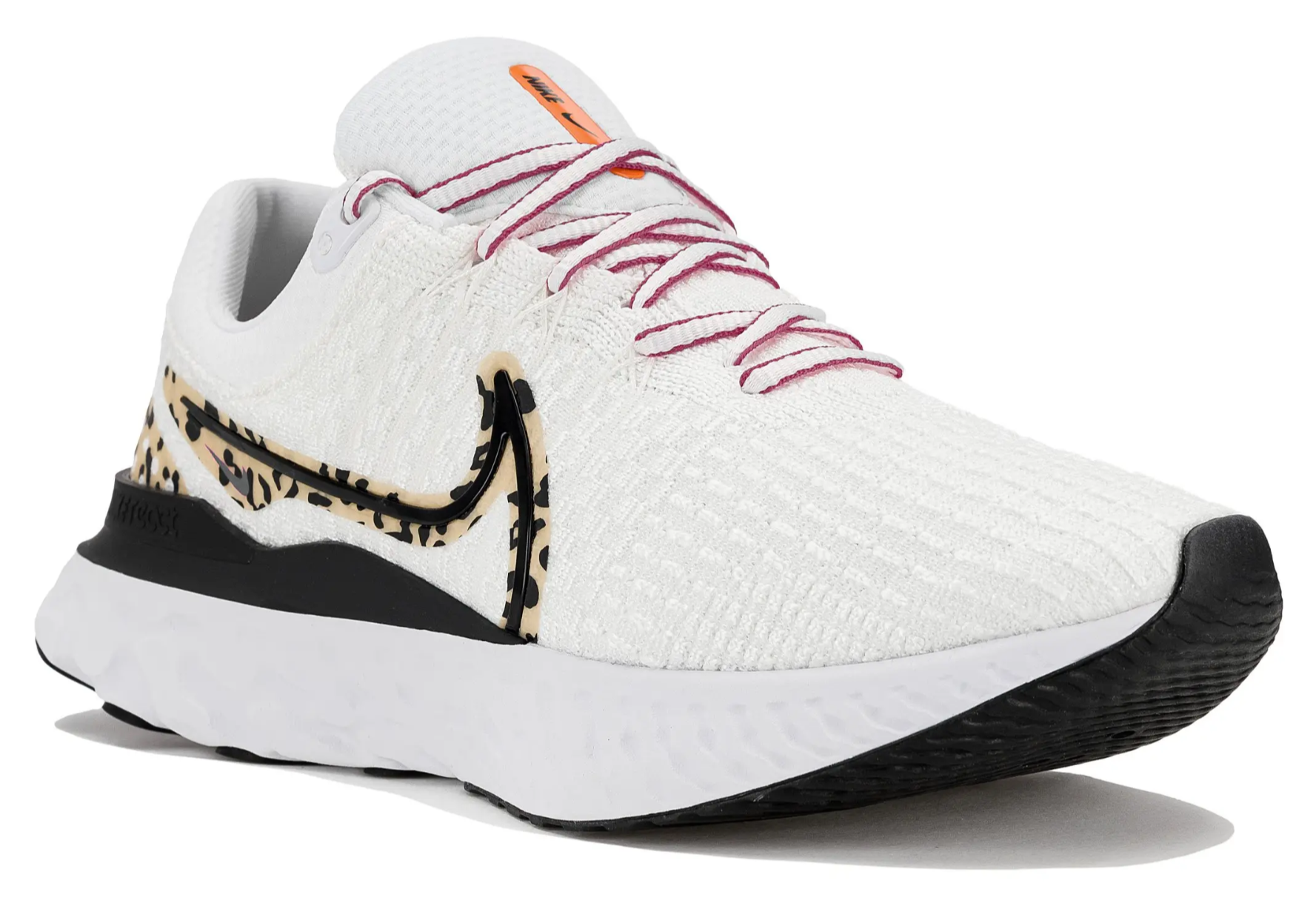 Białe damskie sneakersy Nike React Infinity Run Flyknit 3 Leopard DV3024-100 42 przód z Flyknit i leopard akcentami