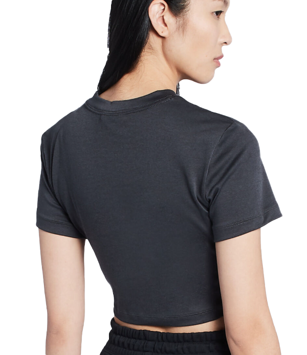 Boczny widok czarnej damskiej topu z krótkim rękawem Nike NSW Air Crop DD5429-070 M z krótkim rękawem