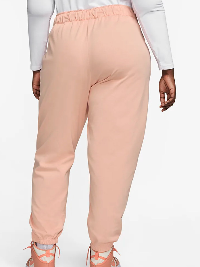 Różowe spodnie damskie Nike DV4864-800 2X detal kieszeni i ściągaczy