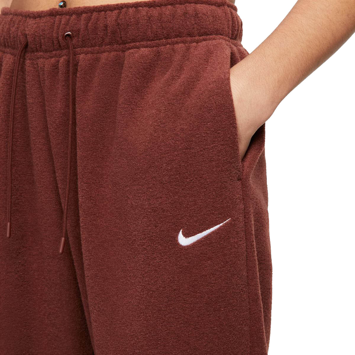 Brązowe damskie spodnie Nike Sportswear Plush Jogger DD5110-273 L przód z elastycznym pasem