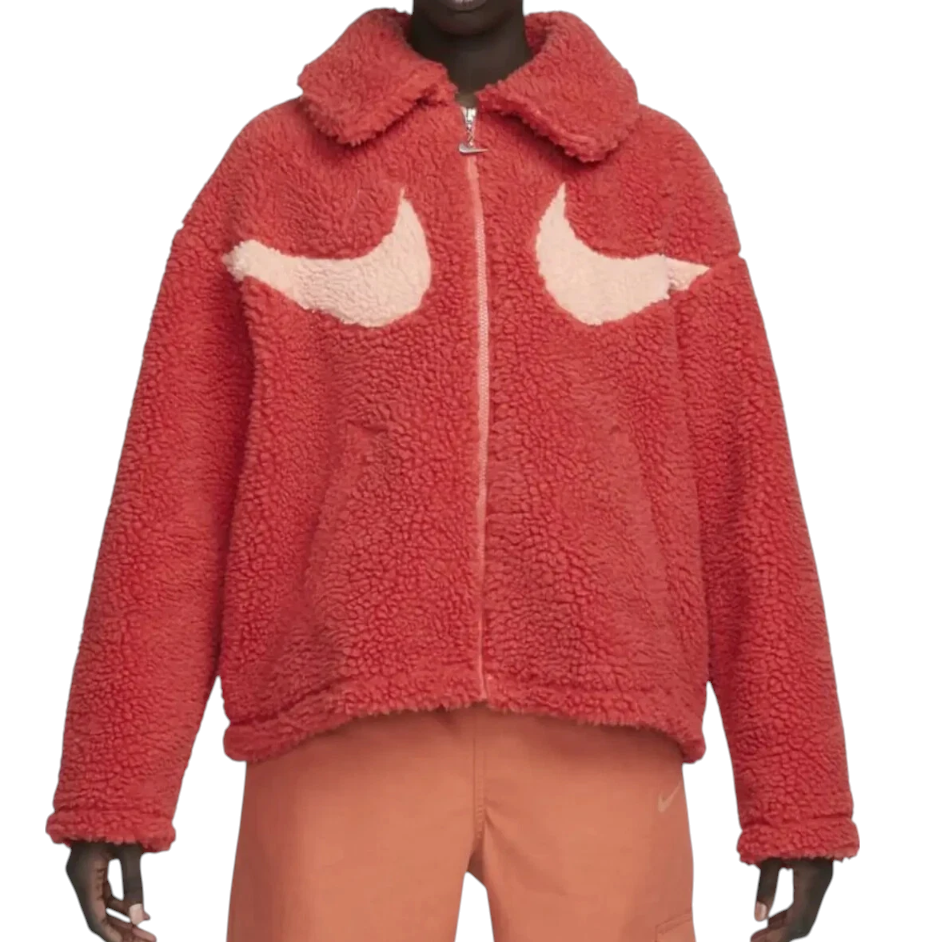 Czerwona damska kurtka Nike Sportswear Swoosh Sherpa Full Zip DD5620-605 S przód z pełnym zamkiem