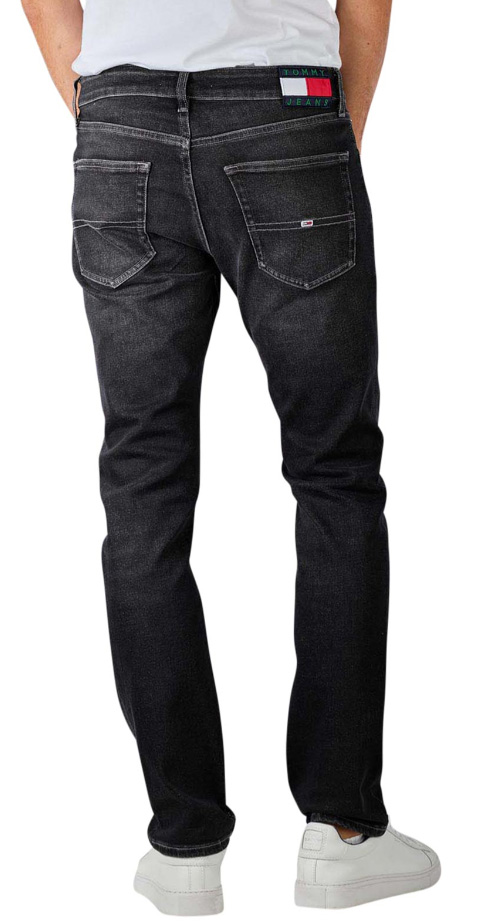 Czarne jeansy męskie Tommy Jeans Scanton Slim DM0DM11473 34/32 bok z naszywką z logo