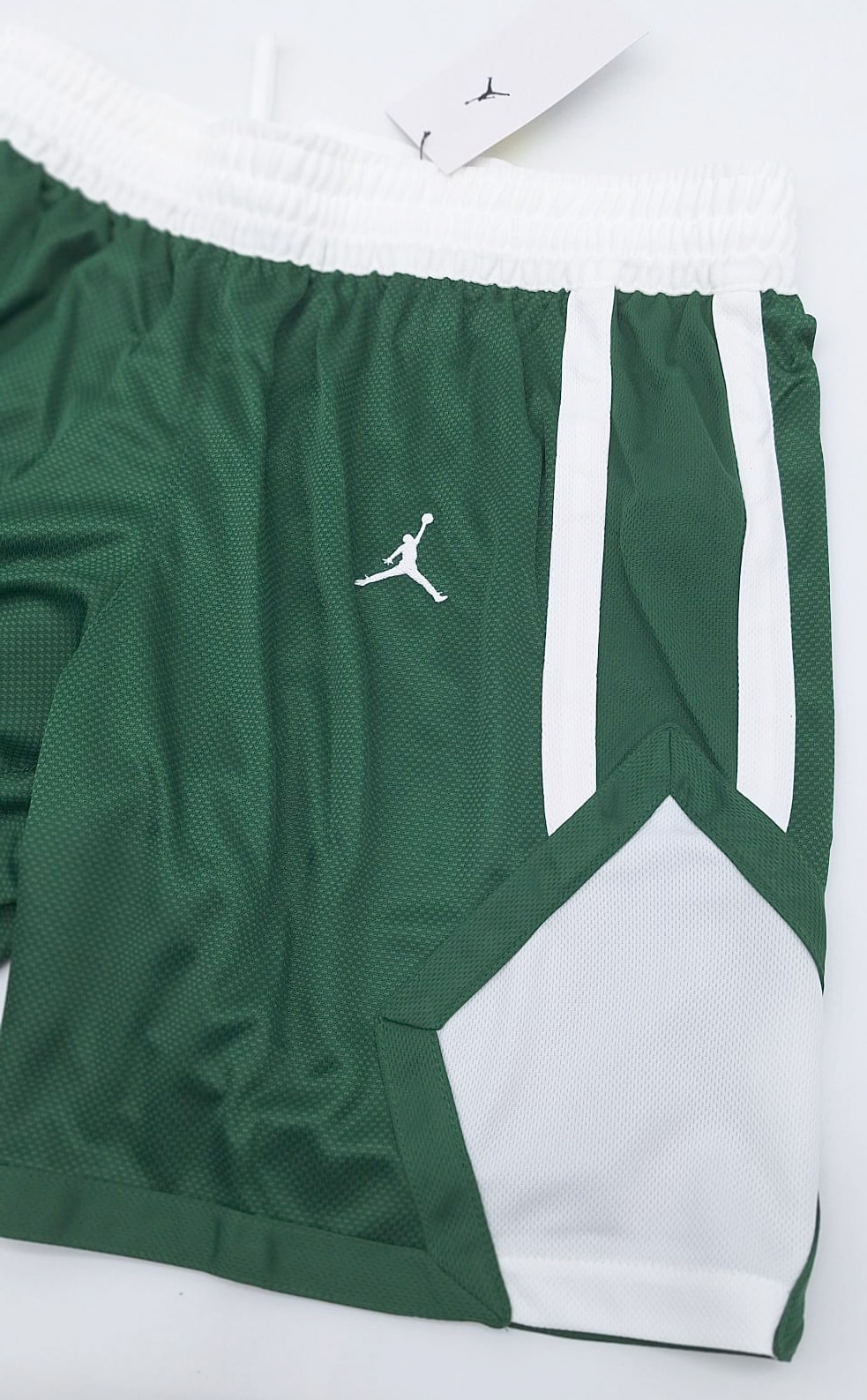 Zielone damskie spodenki Nike Air Jordan Training AT0542-342 M przód z elastyczną dzianiną