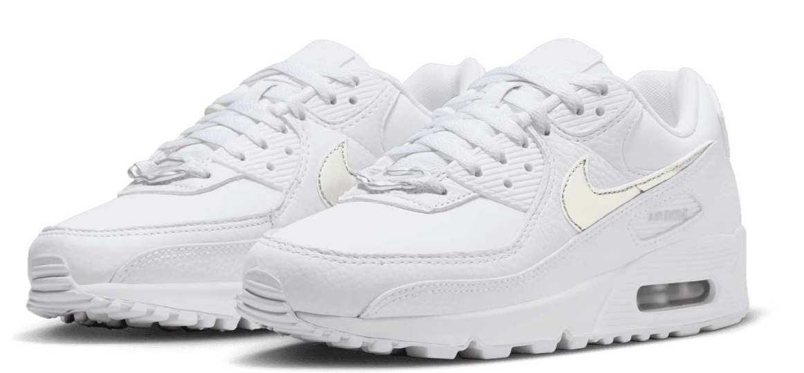 Boczny widok białych damskich butów Nike Air Max 90 FV0949-100 42 z gumową podeszwą