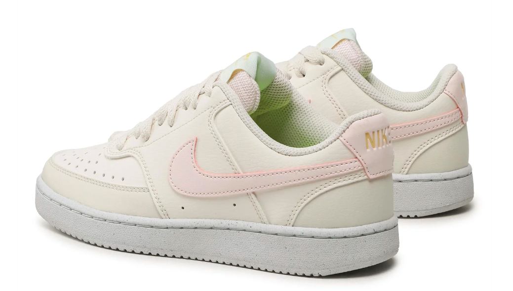 Boczny widok białych damskich butów Nike Court Vision Low Next Nature DH3158-001 42 z sznurowaniem i różowym logo