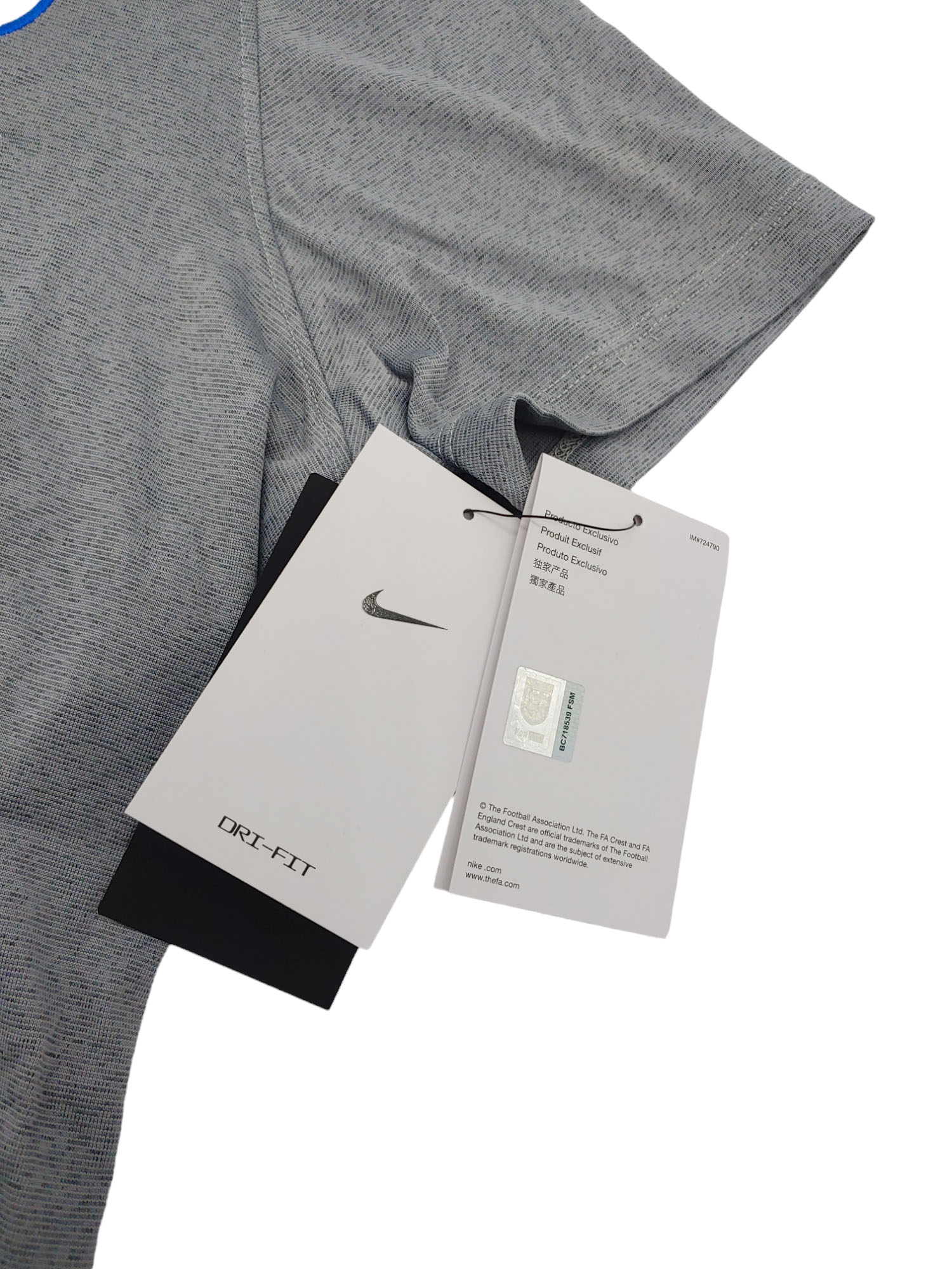 Szara damska koszulka piłkarska Nike Anglia 22/23 CV5925-071 XS detal herbu i kroju