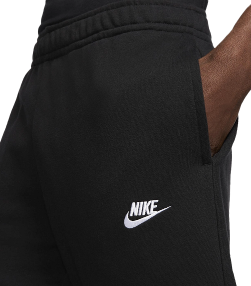 Czarne męskie spodnie Nike CW5608-010 L przód z elastyczną talią i bocznymi kieszeniami