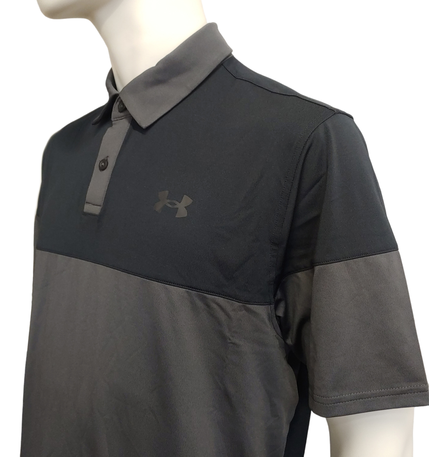 Czarna koszulka polo męska Under Armour 1361825010 L bok z technologią HeatGear