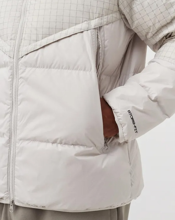 Beżowa kurtka męska Nike Sportswear Windrunner DD6963072 M bok z kieszeniami na zamek