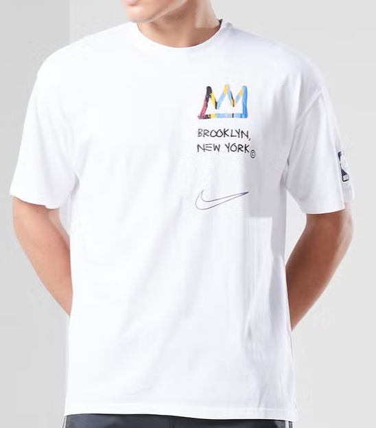 Biała męska koszulka Nike Tee NBA Brooklyn Nets Courtside DV5845-100 S detal nadruku