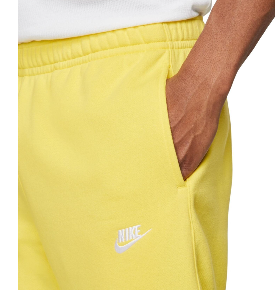 Żółte męskie spodnie Nike Sportswear Club Jogger BV2671-765 XS przód z elastycznym pasem