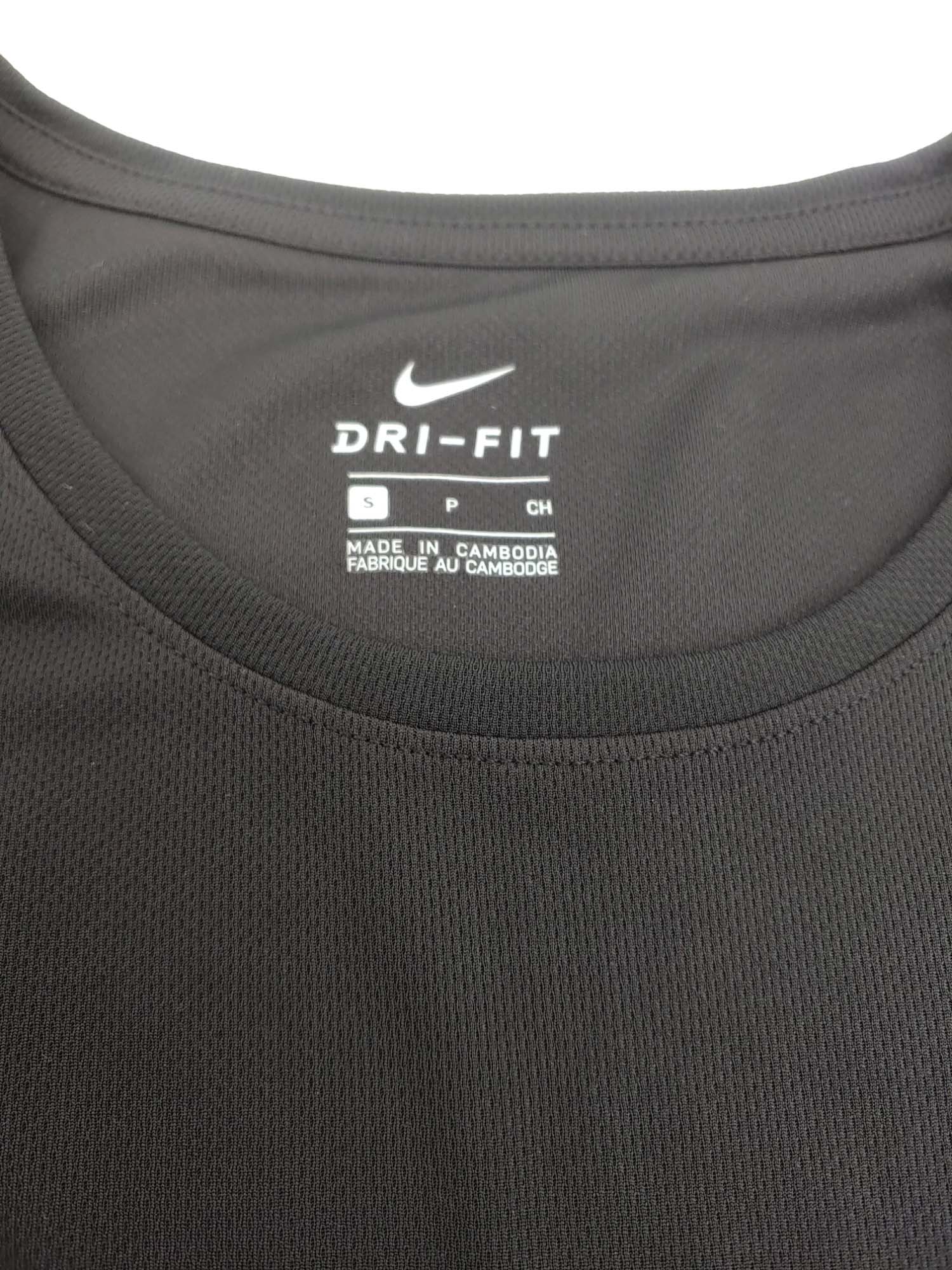 Czarna damska koszulka Nike Dri-FIT Training 845848-010 L przód z półokrągłym dekoltem