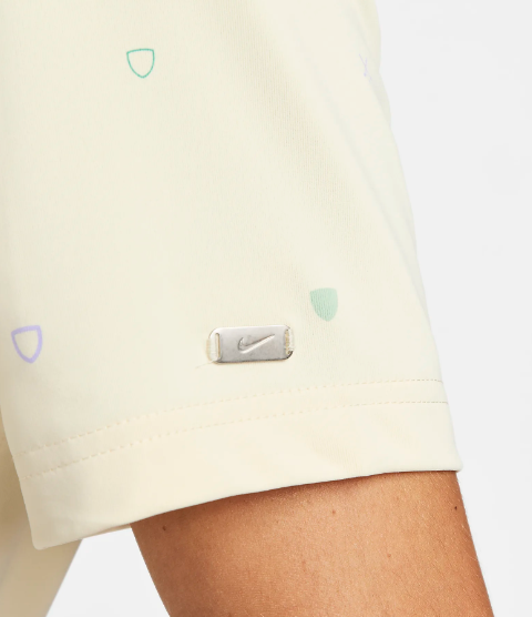 Żółta koszulka polo męska Nike Player Print Dri-FIT DH0645113 L przód z motywem Shield