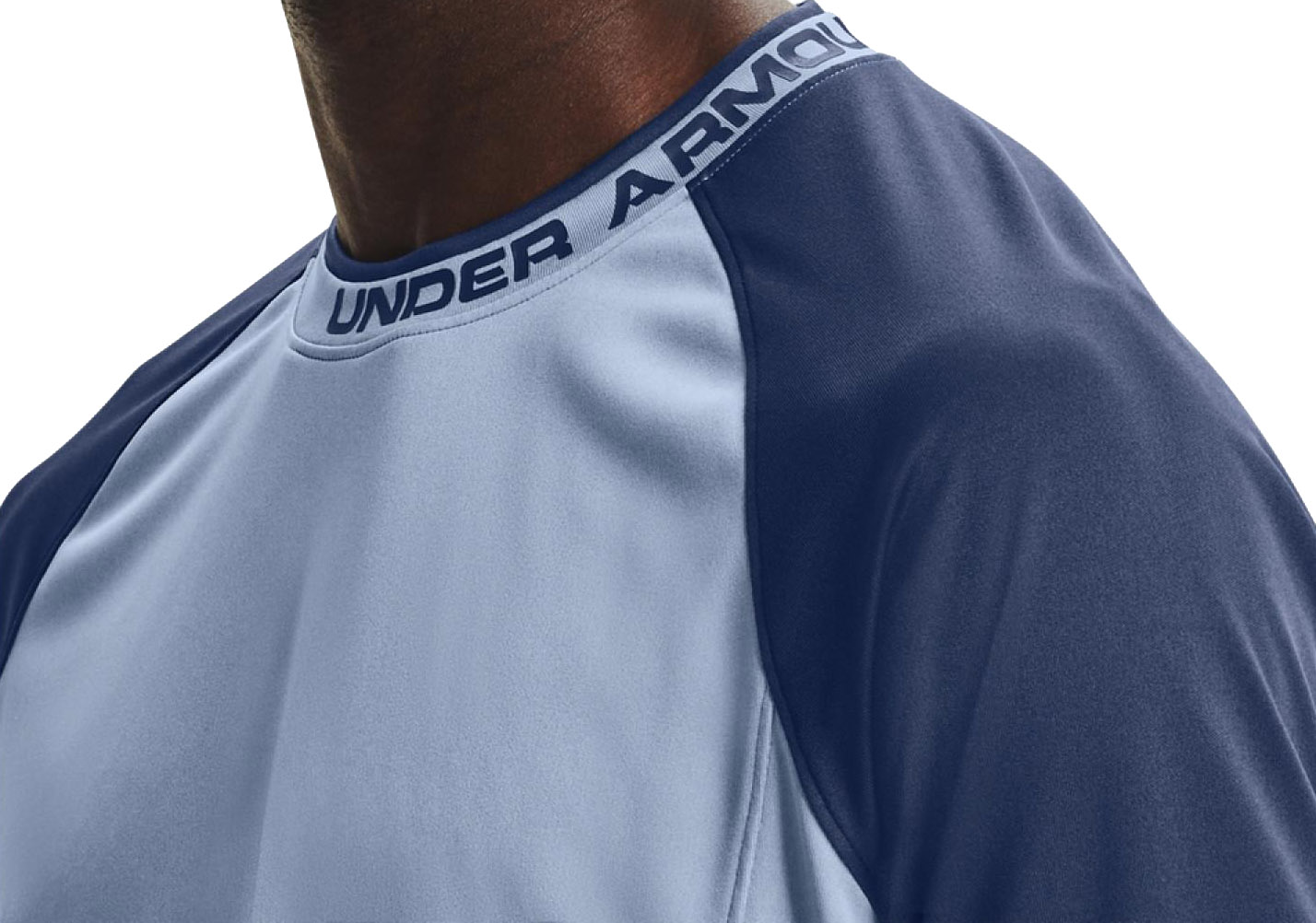 Niebieska męska koszulka Under Armour HeatGear Fitted 1343915420 L detal dekoltu