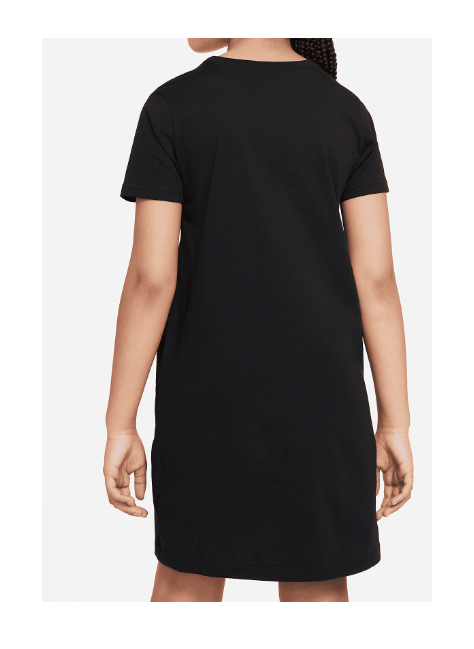 Czarna sukienka T-shirtowa dziewczęca Nike CU8375010 146 cm bok z widocznym krojem