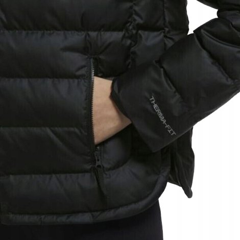 Puchówka Nike Therma-FIT – tył i luźny krój