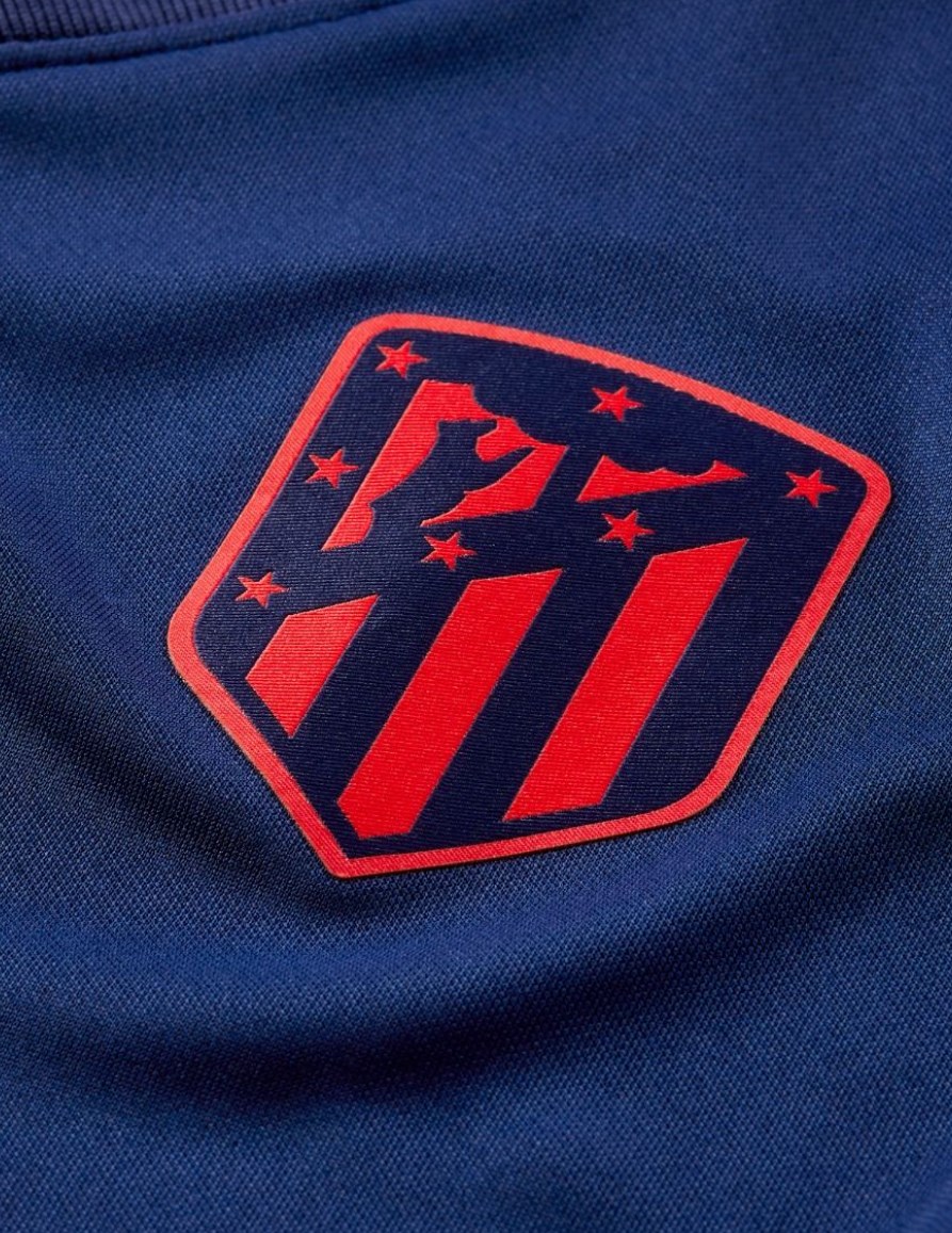 Boczny widok multikolorowej damskiej koszulki Nike Atlético Madryt Away 2021/22 CV8179-421 S z panelami wentylacyjnymi