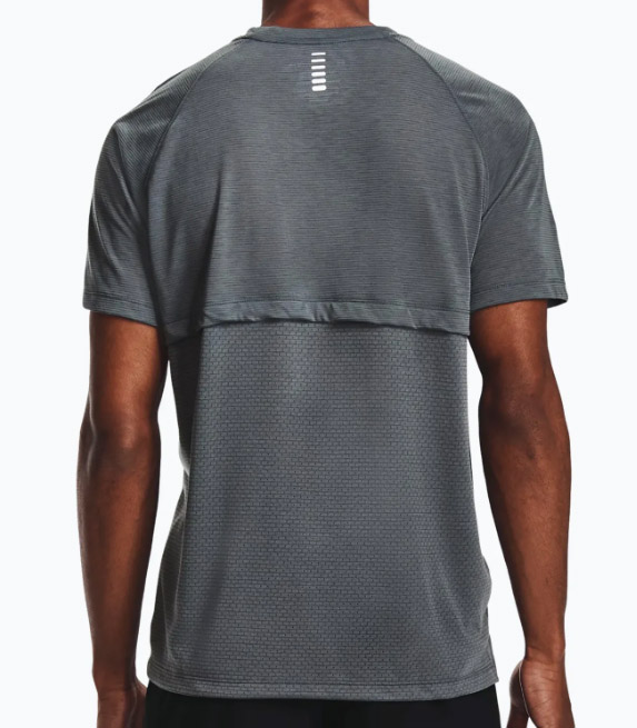 Szara męska koszulka Under Armour HeatGear Fitted 1361469012 L detal odblaskowy