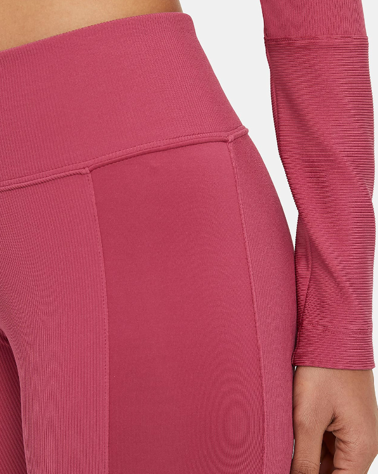 Czerwone legginsy Nike Sportswear DD3714-633 S przód z prążkowaną teksturą