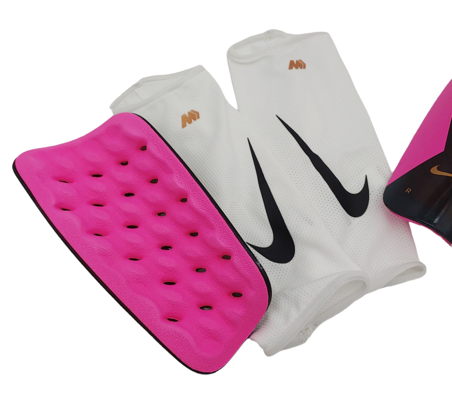 Brązowe ochraniacze piłkarskie Nike Mercurial Lite DN3611011 rozmiar XL z technologią Dri-FIT