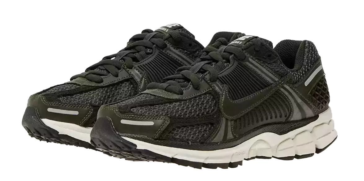 Czarne damskie sneakersy Nike Air Zoom Vomero 5 FQ8898-325 45 przód z pianką ZoomX i siateczkowymi panelami