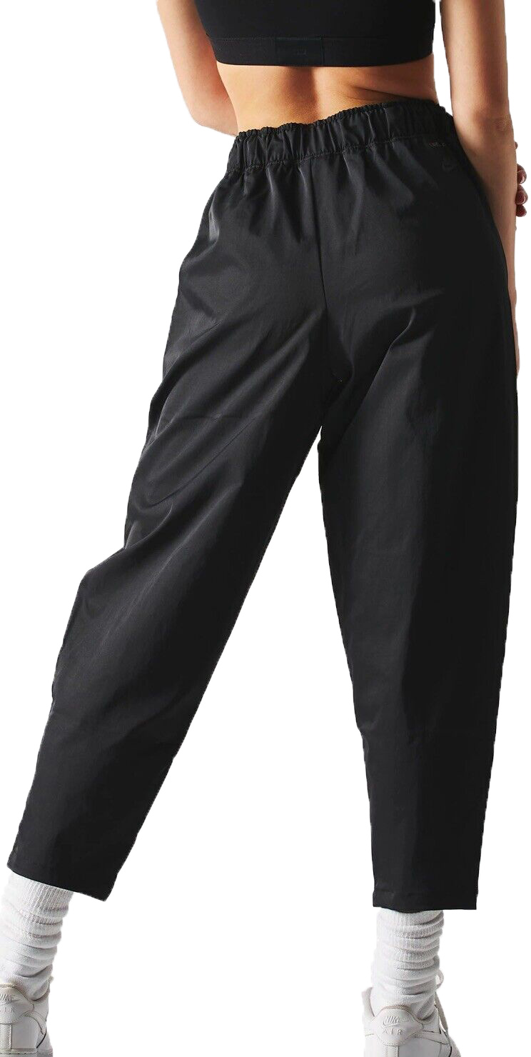 Czarne spodnie dresowe damskie Nike DD4616-010 XS 7/8 przód z logo Nike