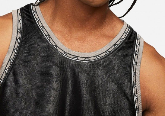 Czarna koszulka męska Nike Freak Giannis Dri-FIT DQ5654010 M bok z nadrukiem