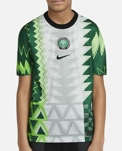 Zielono-biała koszulka junior Nike Nigeria 2020 CT4233-100 S 128-137 cm przód z logo Nike
