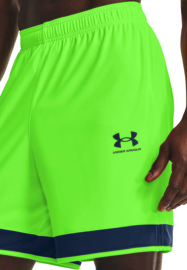Zielone męskie spodenki Under Armour HeatGear Fitted 1343914389 L przód z logo