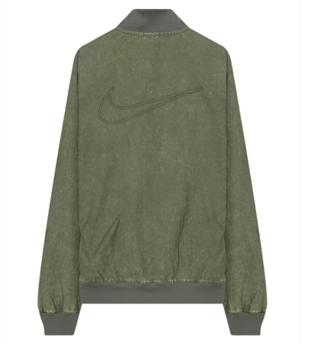 Oliwkowa kurtka męska Nike Club Windrunner Woven Top DQ4589222 S bok z kieszeniami na zamek