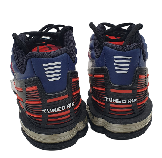 Czerwone młodzieżowe sneakersy Nike Air Max Plus 3 GS CD6871-401 r. 38 bok z warstwowymi logo Swoosh