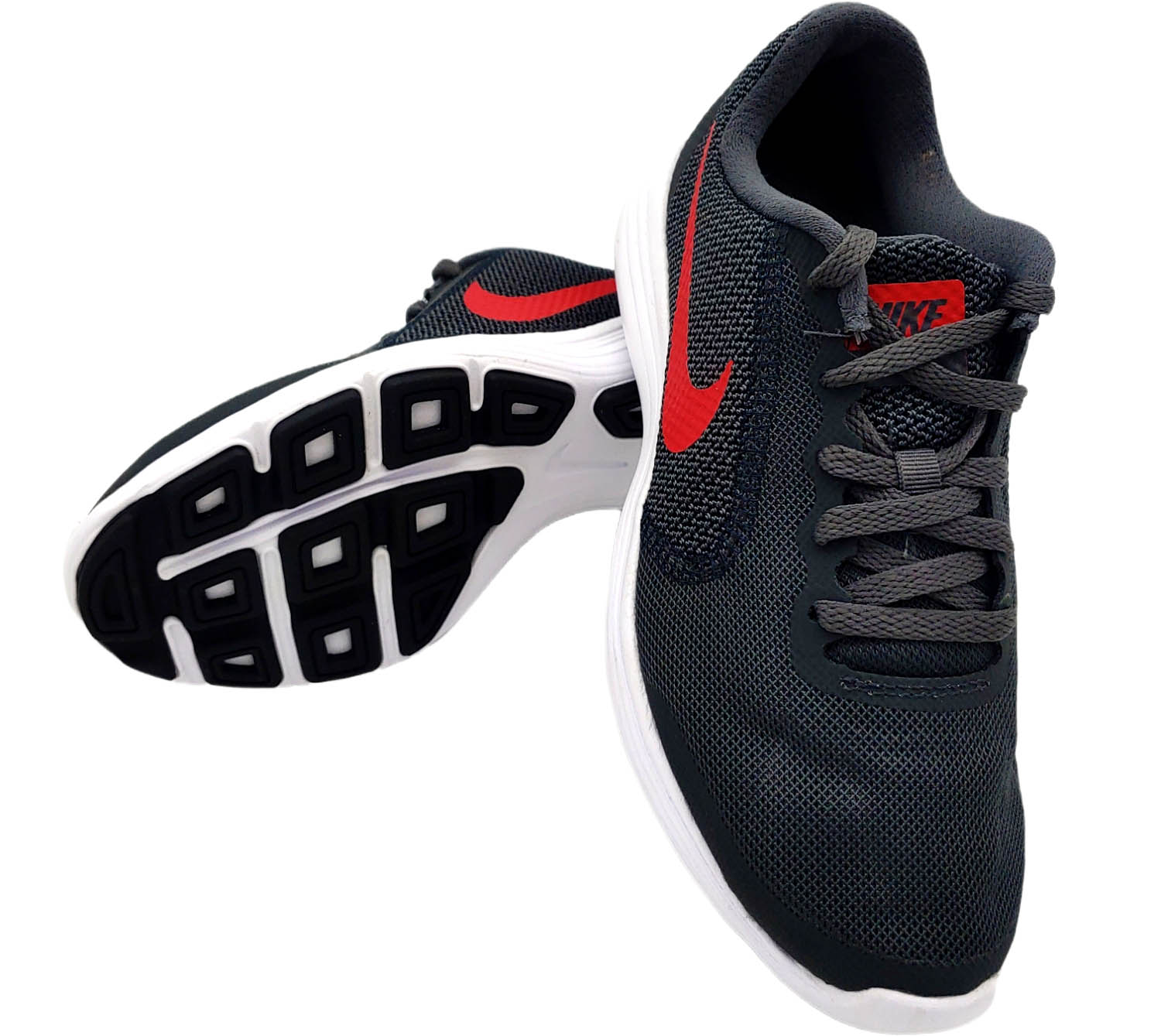 Czarne młodzieżowe sneakersy Nike Revolution 3 GS 819413-011 r. 35,5 bok z białą podeszwą