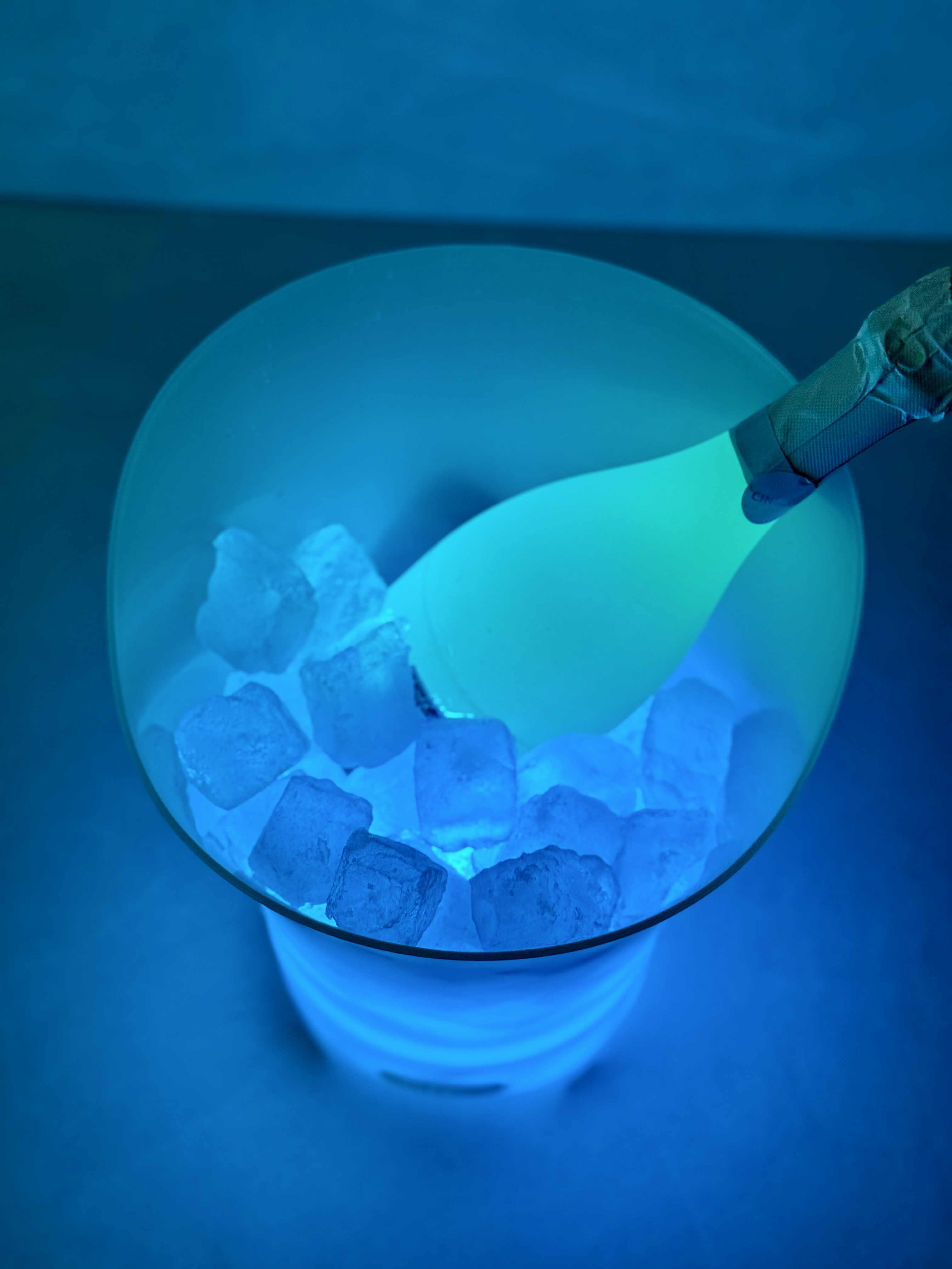 Pojemnik WIADERKO na lód RGB z oświetleniem LED COOLER 5L głośnik BLUETOOTH