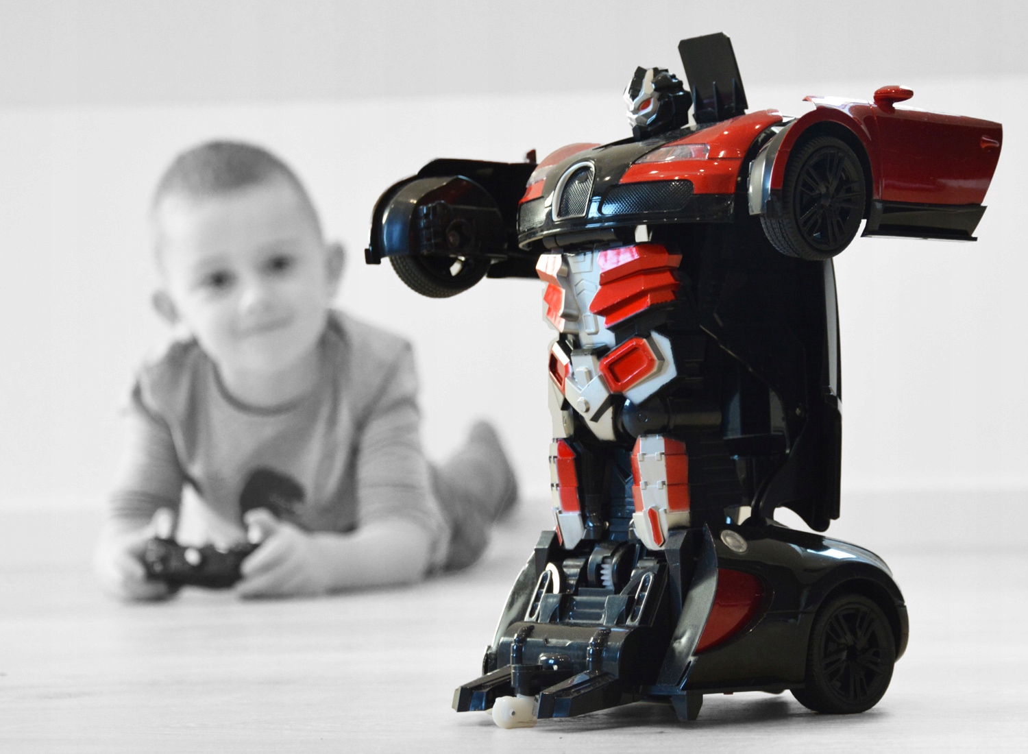 SAMOCHÓD ROBOT STEROWANY PILOTEM LUB GESTAMI RC