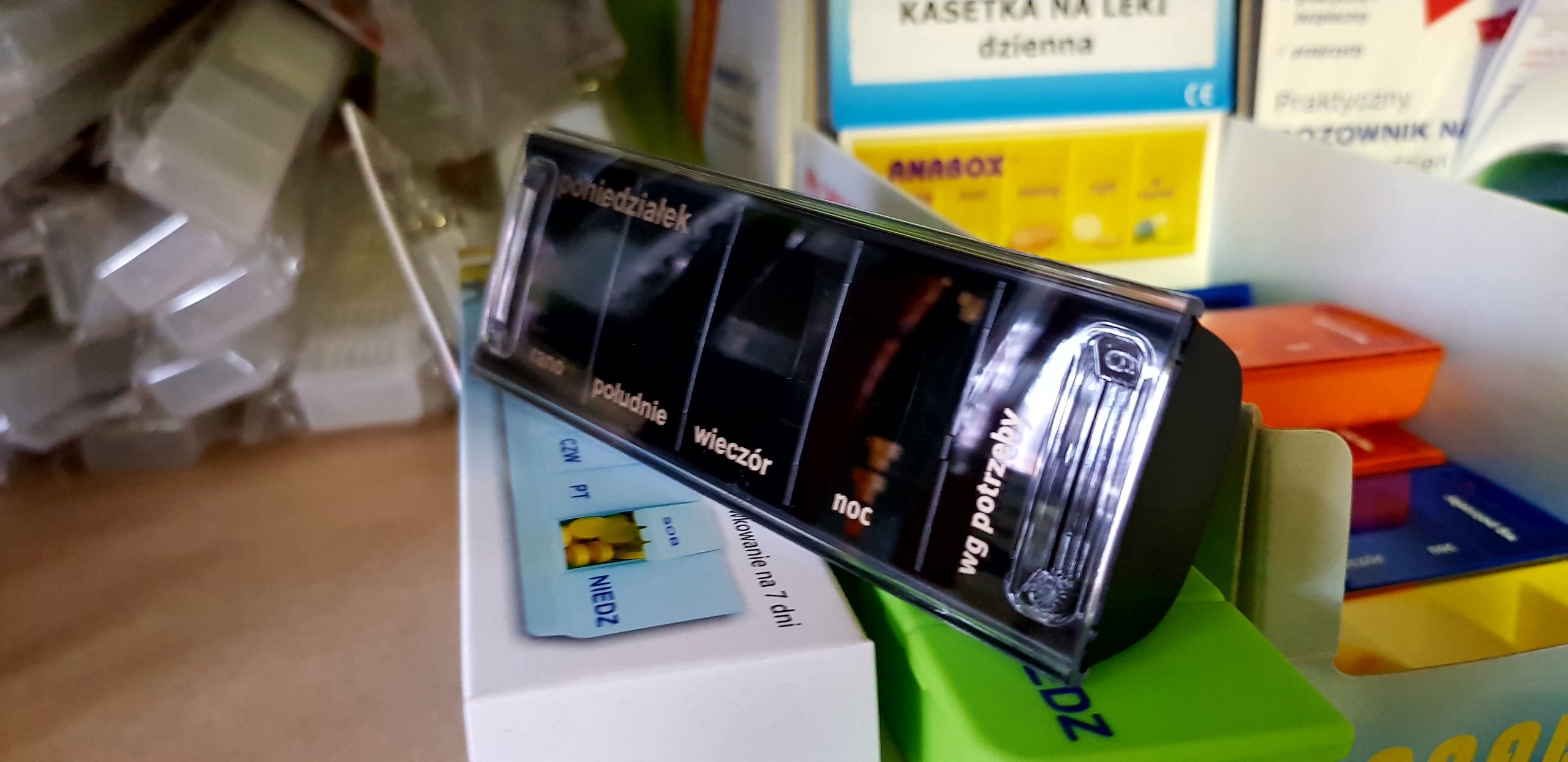 Pudełko pojemnik na tabletki leki ORGANIZER anabox