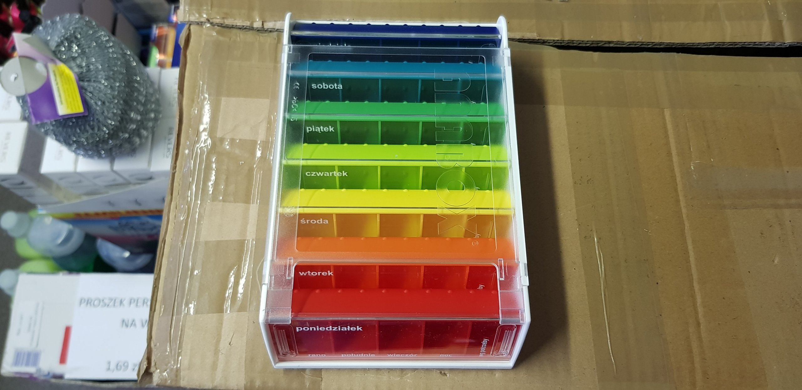 Apteczka na leki tabletki witaminy schowek