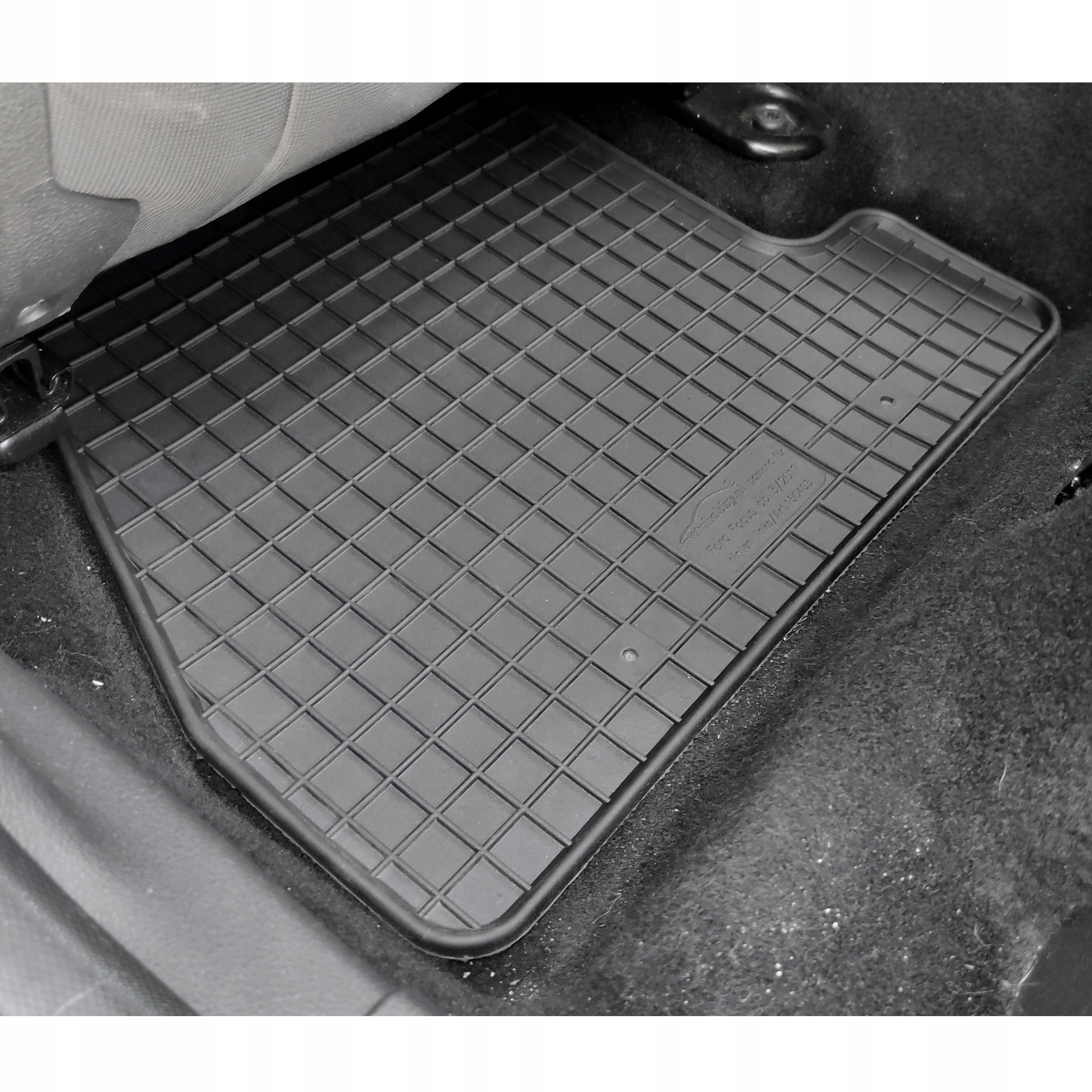 Dywaniki dedykowane do Ford Focus MK3 TUNEL