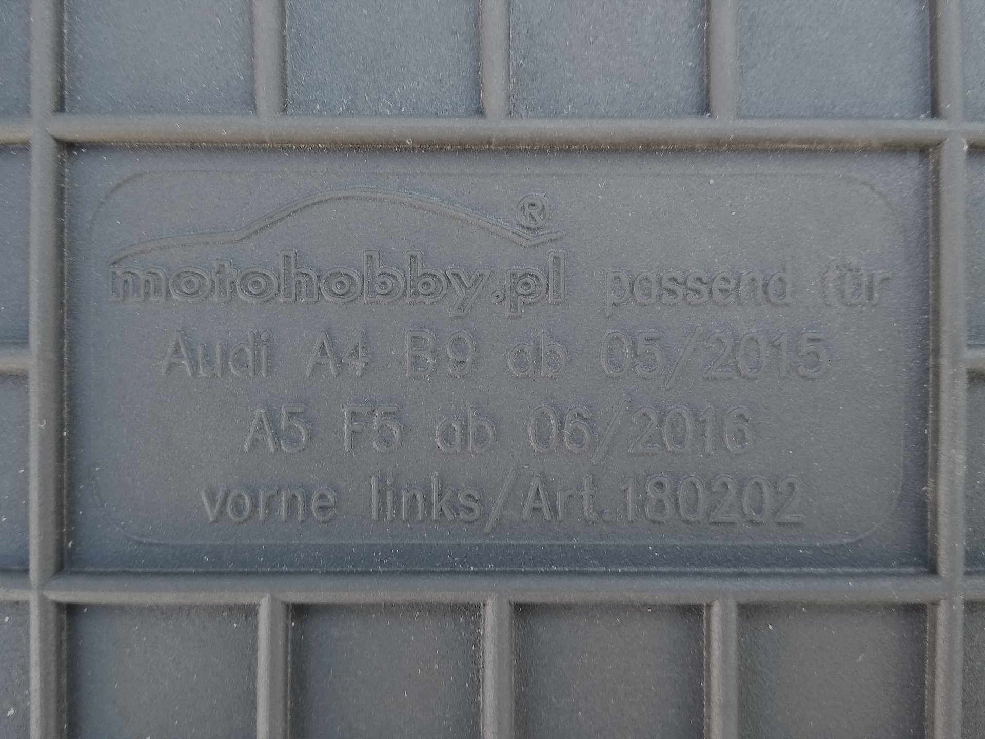 Audi A4 B9 (od 15) DYWANIKI GUMOWE DEDYKOWANE