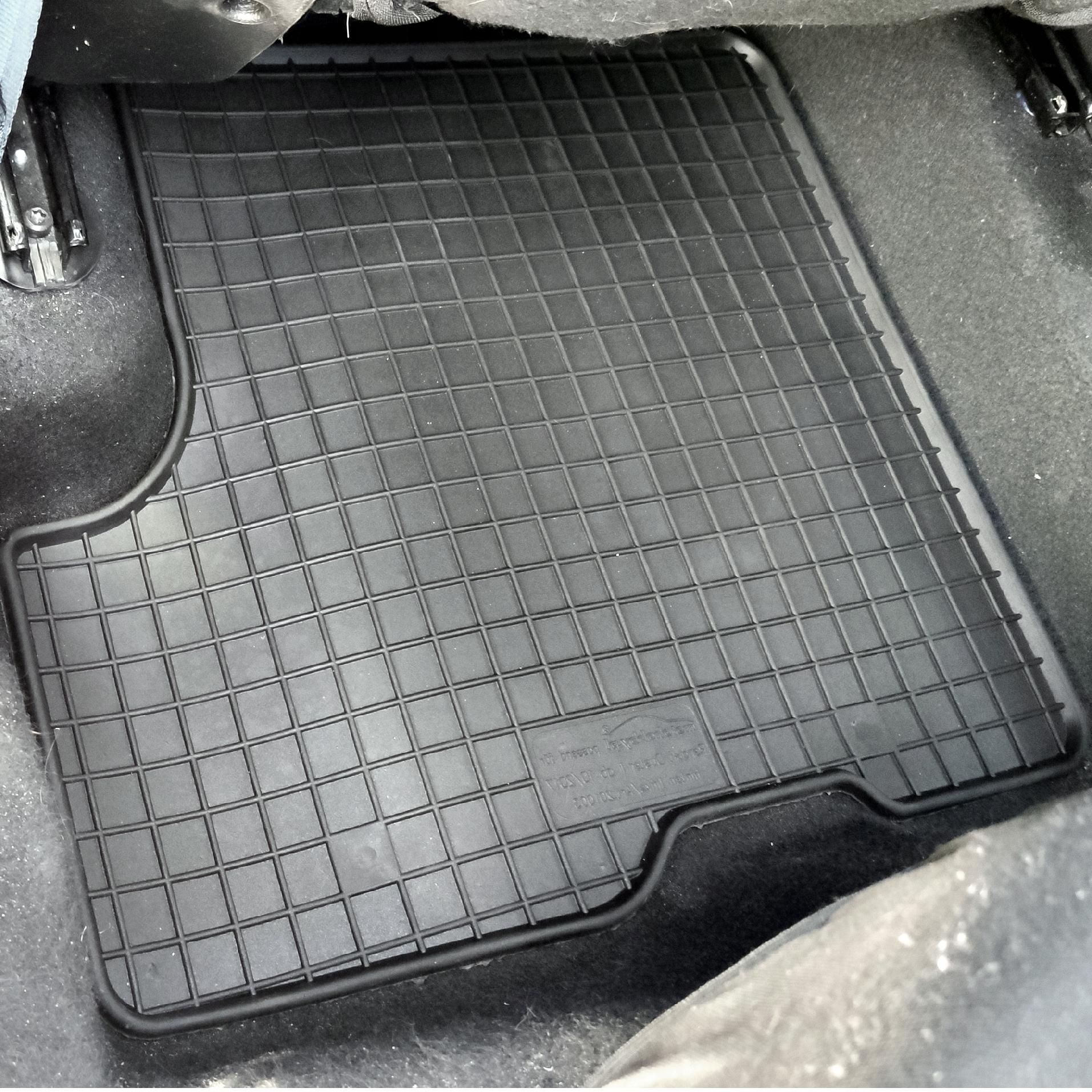 Dywaniki dedykowane do Volkswagen Jetta V TUNEL