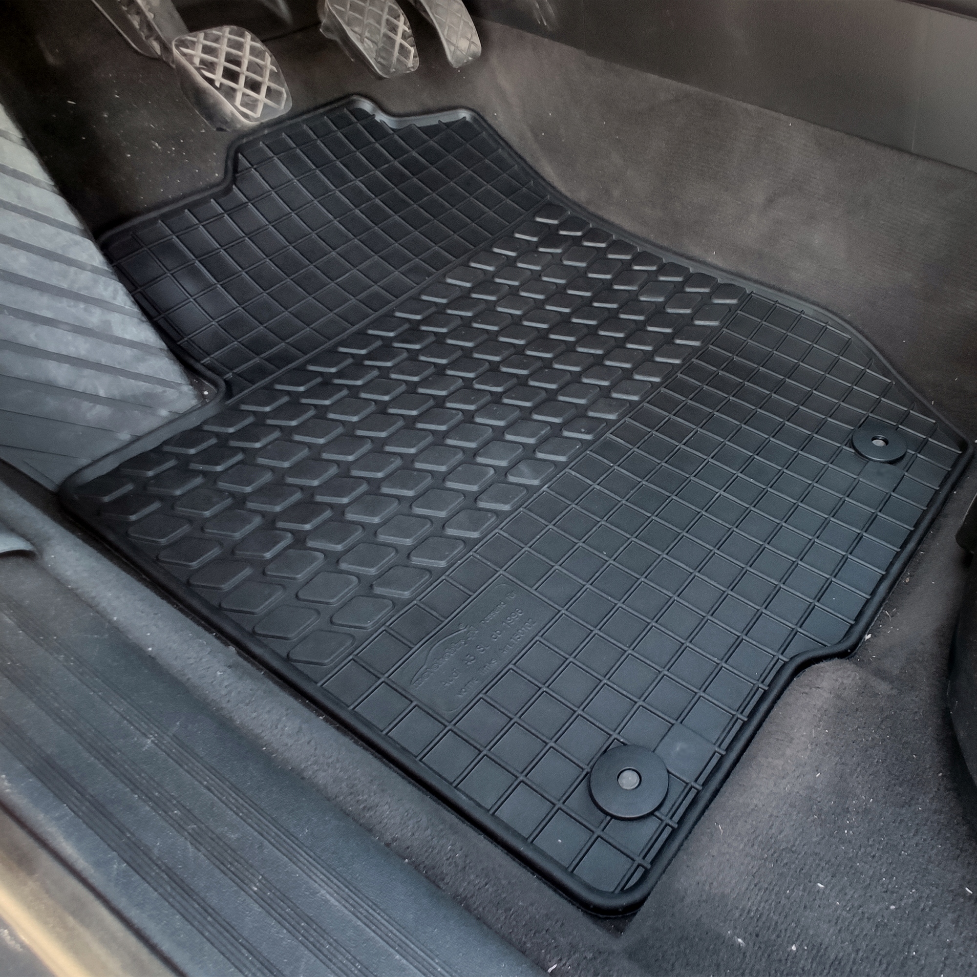 Dywaniki dedykowane do Audi A3 8L TUNEL