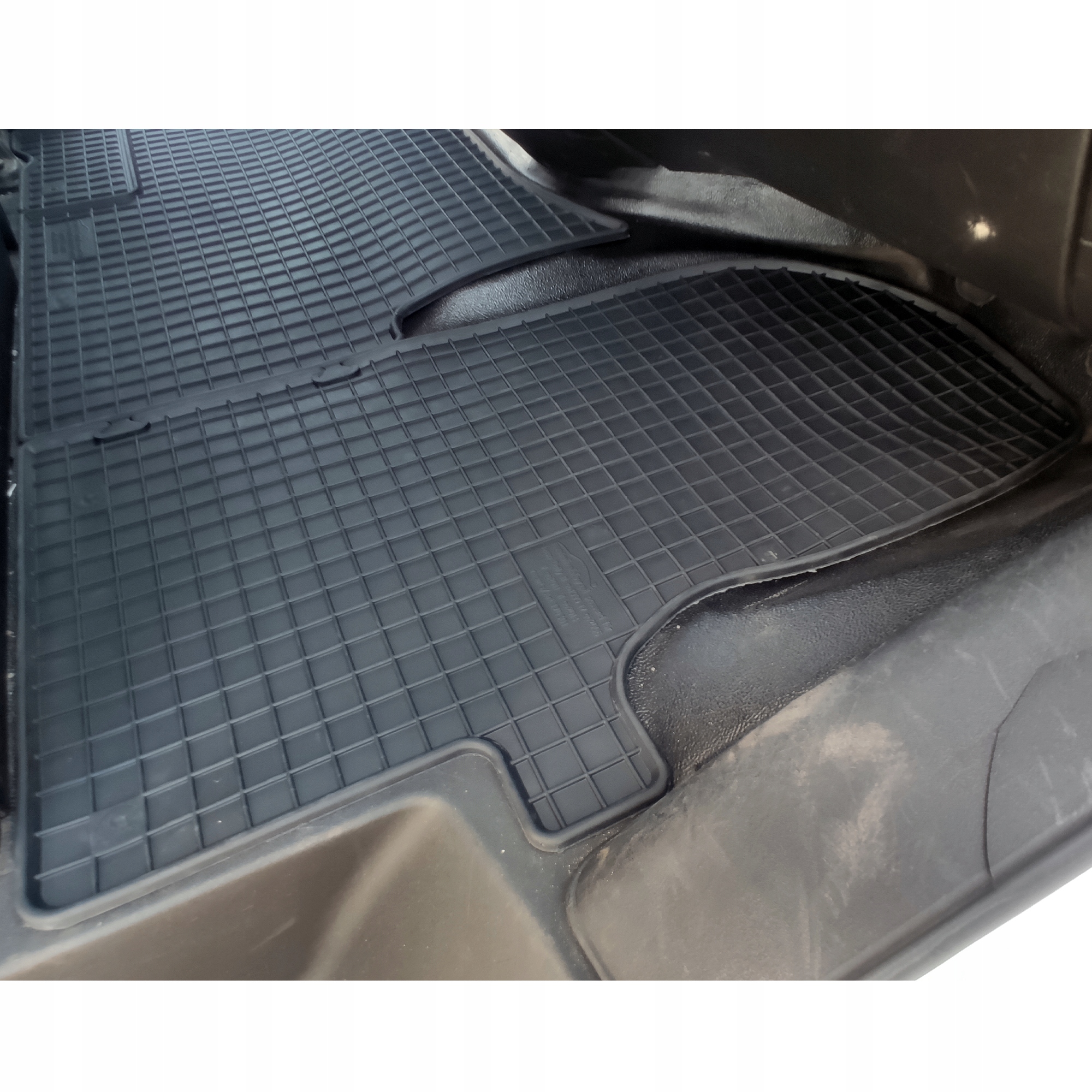 Iveco Daily VI (od 14) DYWANIKI GUMOWE DEDYKOWANE